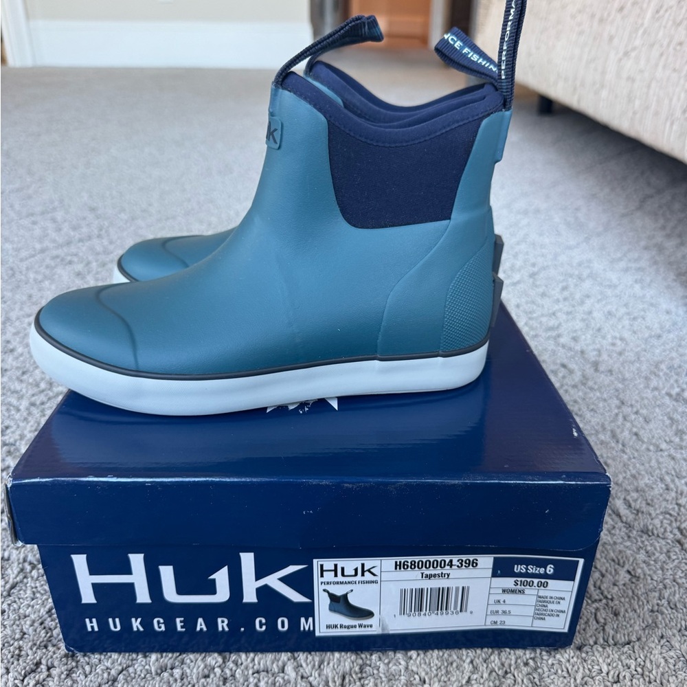 NWT — Women’s Huk Fishing Boots - Picture 2 of 4